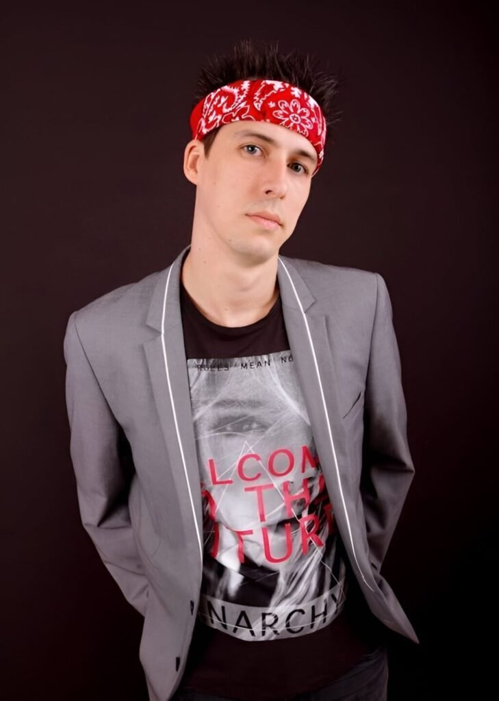 Studio shoot of a guy with his hand back with an red bandanna